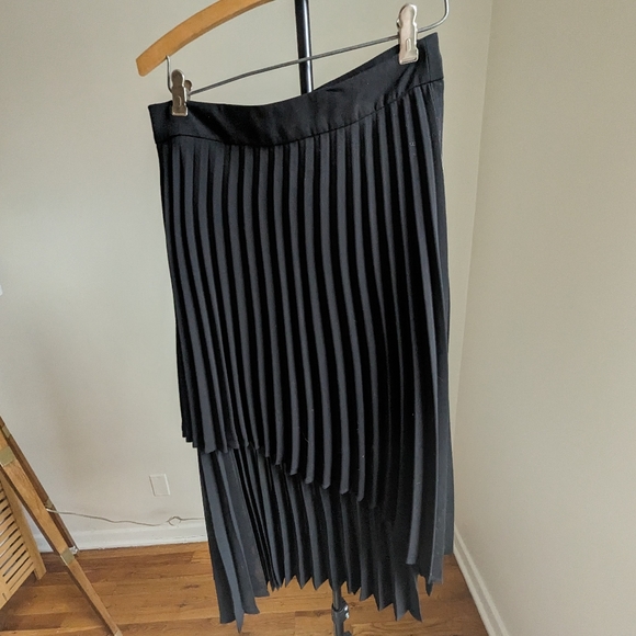 ** Being Donated Saturday ** Open To Offers Modern Citizen accordion pleat skirt - Picture 5 of 7